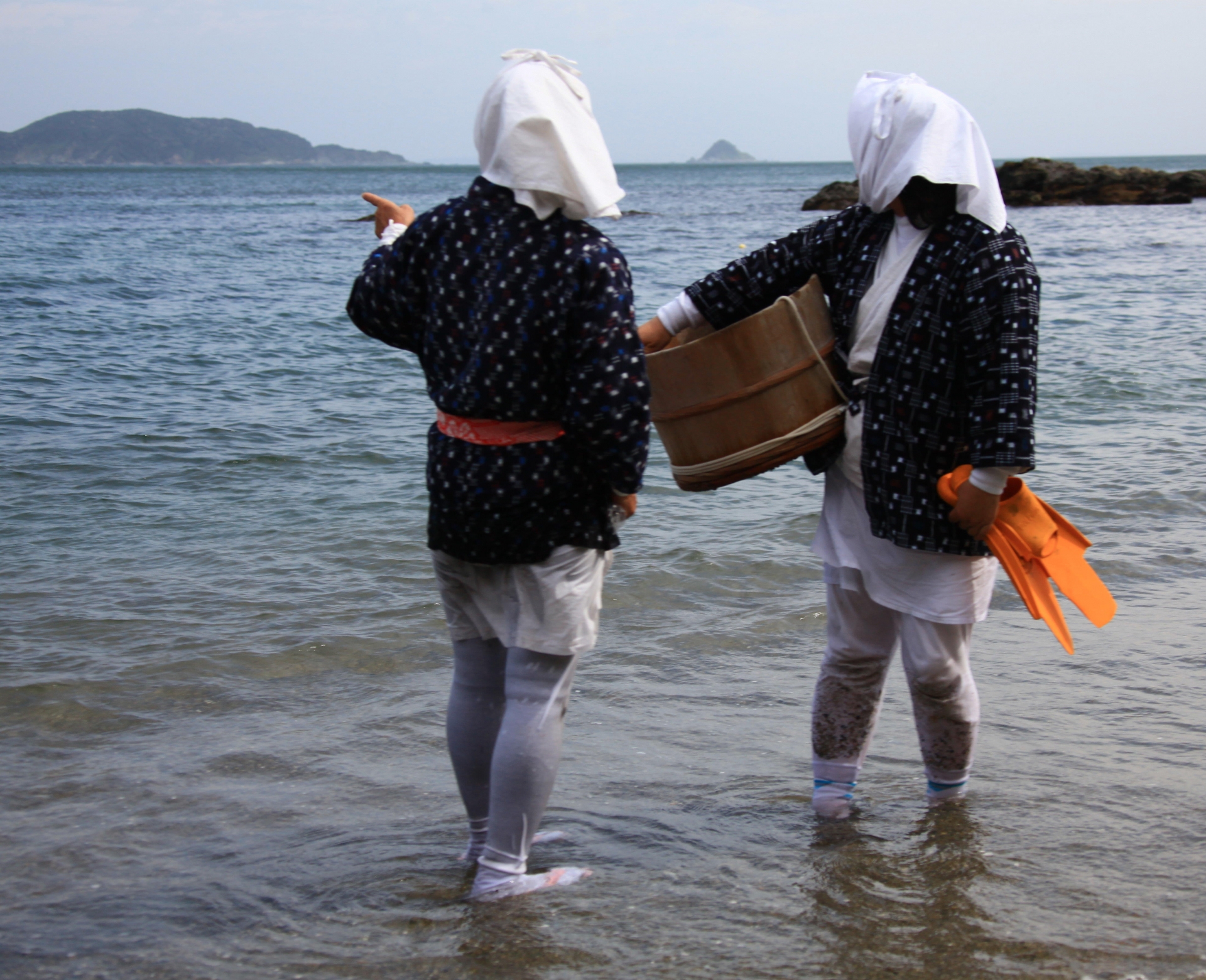 一切の道具無しで獲物を捕まえる海女さんのココがスゴい！