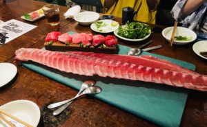 予約困難の人気店「マグロマート」！マグロのテーマパークでマグロ三昧